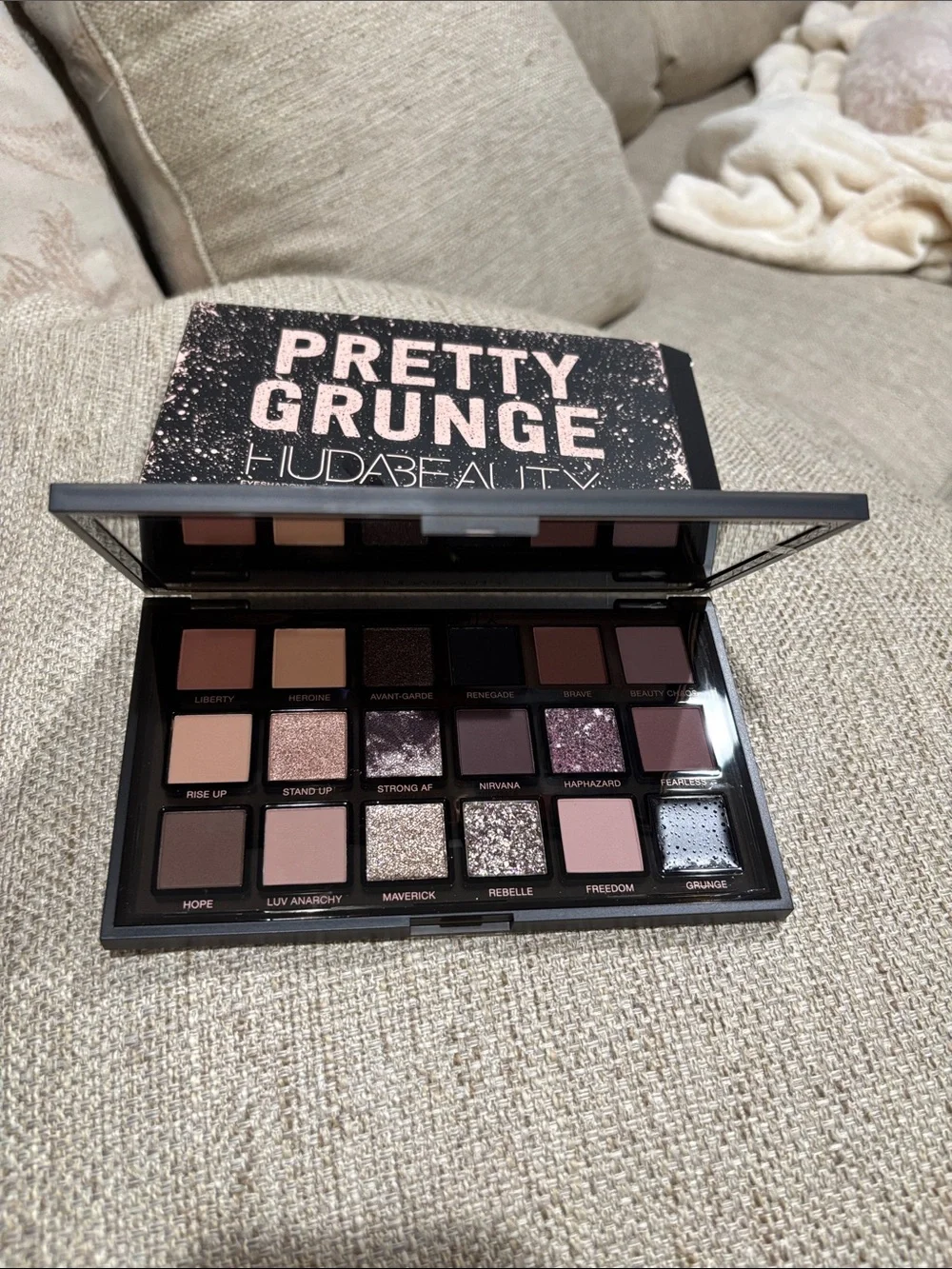 HUDA BEAUTY Pretty Grunge Eyeshadow Palette — Pink, Taupe, Mauve & Black Shades
